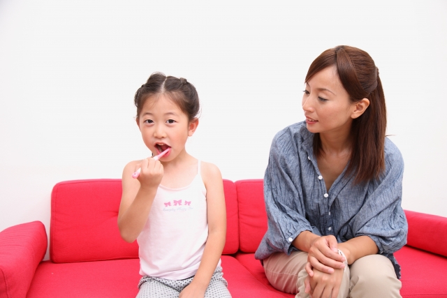 子供の歯の黄ばみに悩む親